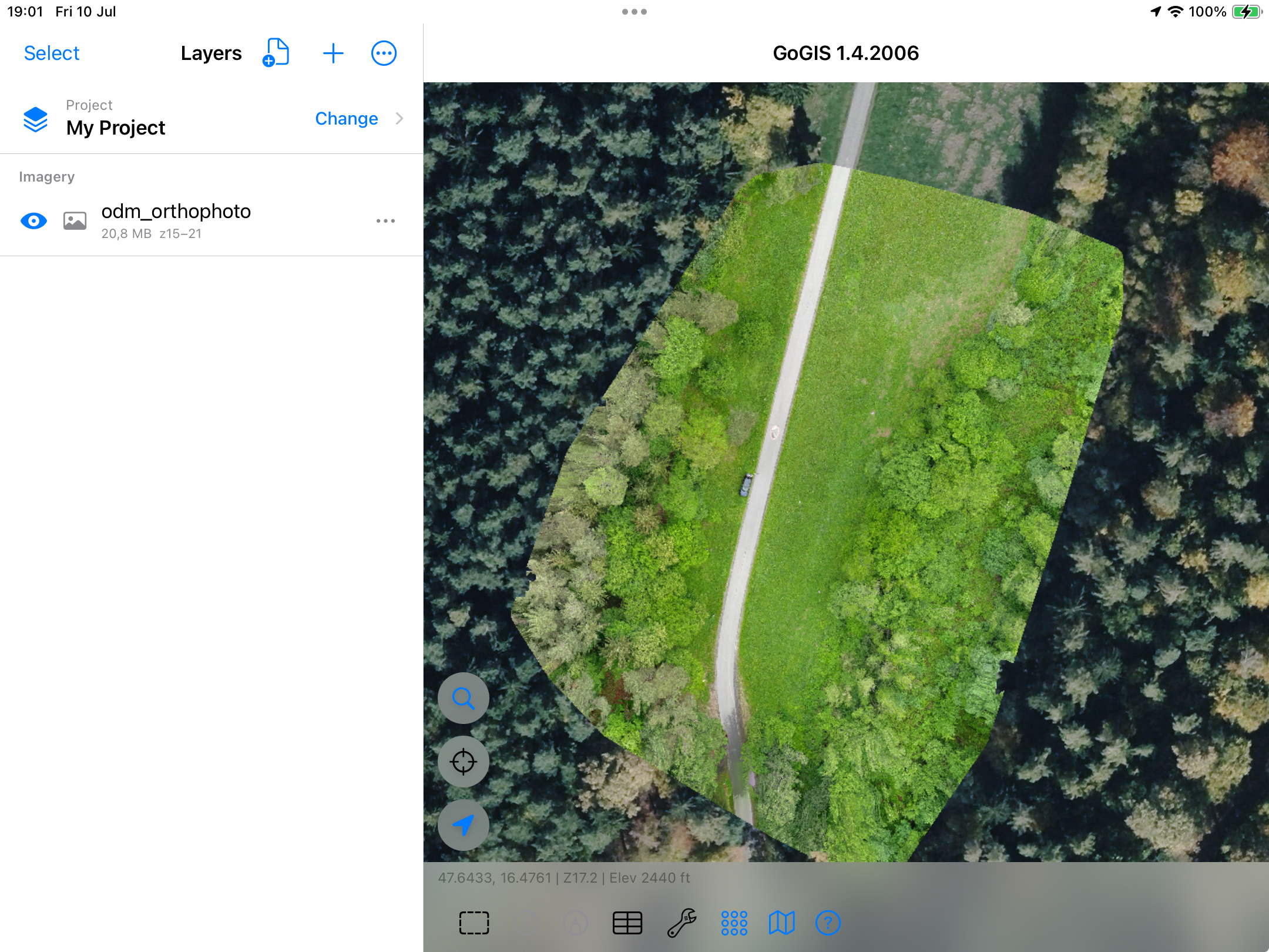 Una ortofoto de dron superpuesta sobre el mapa base en GoGIS en iPad